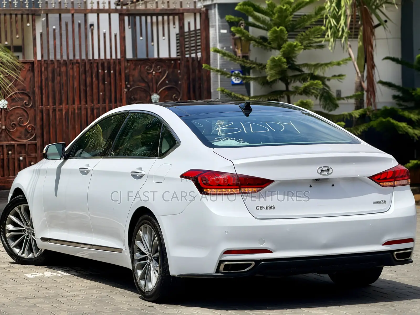 Hyundai Genesis 3.8 AWD 2016 White