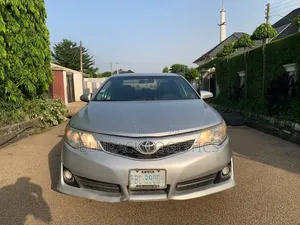 Toyota Camry SE 4dr Sedan (2.5L 4cyl 6A) 2013 Silver