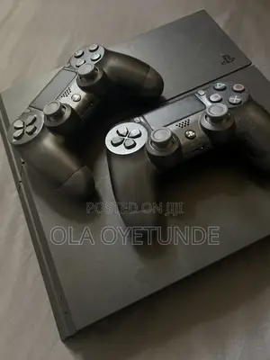 Uk Used PS4 Fat With Installed Games Including Fc. GOOD CONDITION