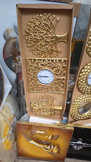 Quality Clock With Mirror