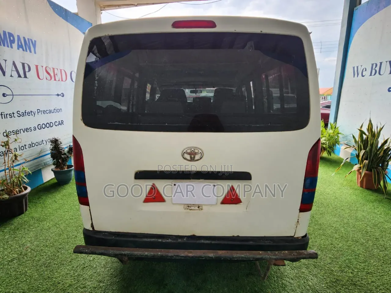 Toyota HiAce 2007 White