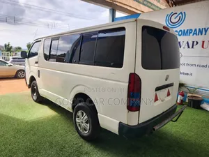 Toyota HiAce 2007 White