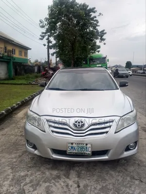 Toyota Camry 2010 Silver