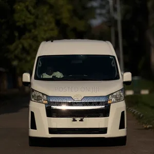 Toyota HiAce 2022 White