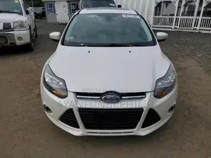 Ford Focus Titanium Sedan FWD (2.0 4cyl 5M) 2012 White