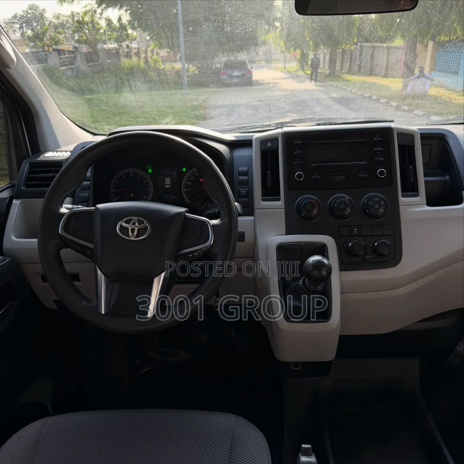 Toyota HiAce 2022 White