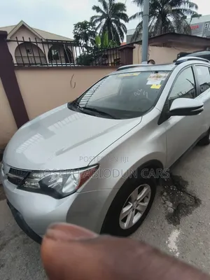 Toyota RAV4 XLE 4dr SUV AWD (2.5L 4cyl 6A) 2014 Silver