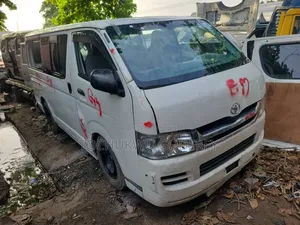 Toyota HiAce 2012 White
