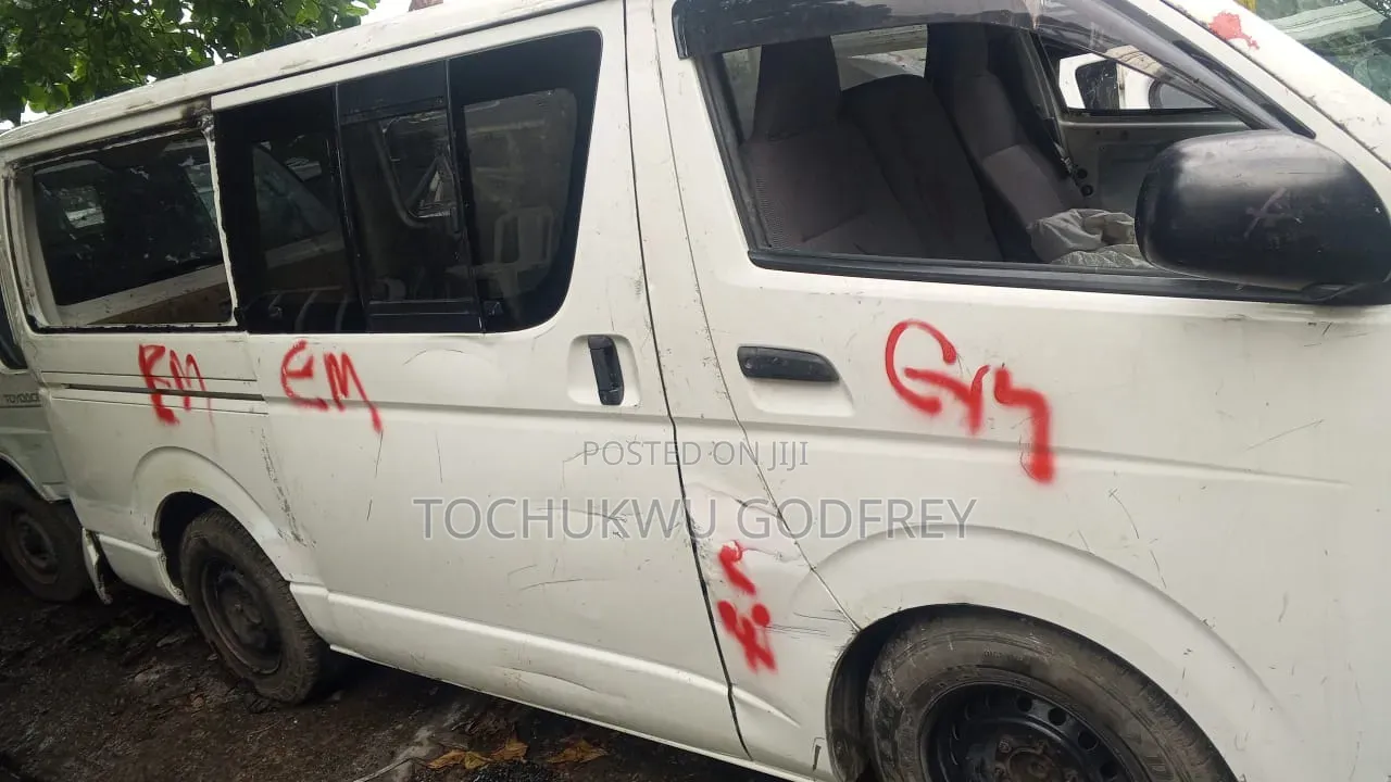 Toyota HiAce 2012 White