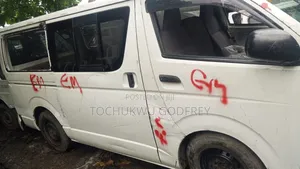 Toyota HiAce 2012 White