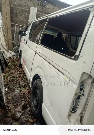 Toyota HiAce 2012 White