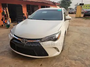 Toyota Camry LE 4dr Sedan (2.5L 4cyl 6A) 2016 White