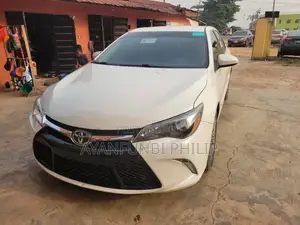 Toyota Camry LE 4dr Sedan (2.5L 4cyl 6A) 2016 White