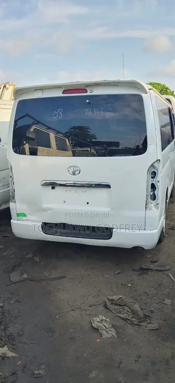 Toyota HiAce 2012 White