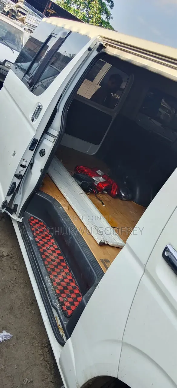 Toyota HiAce 2012 White