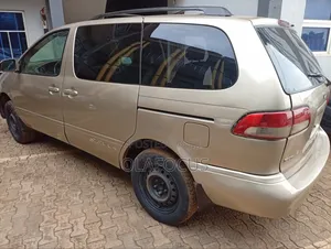 Toyota Sienna 2002 Gold