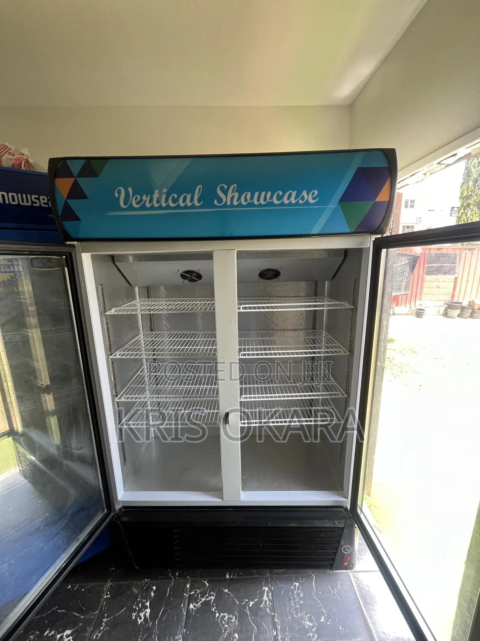 Double Door Vertical Showcase Chiller
