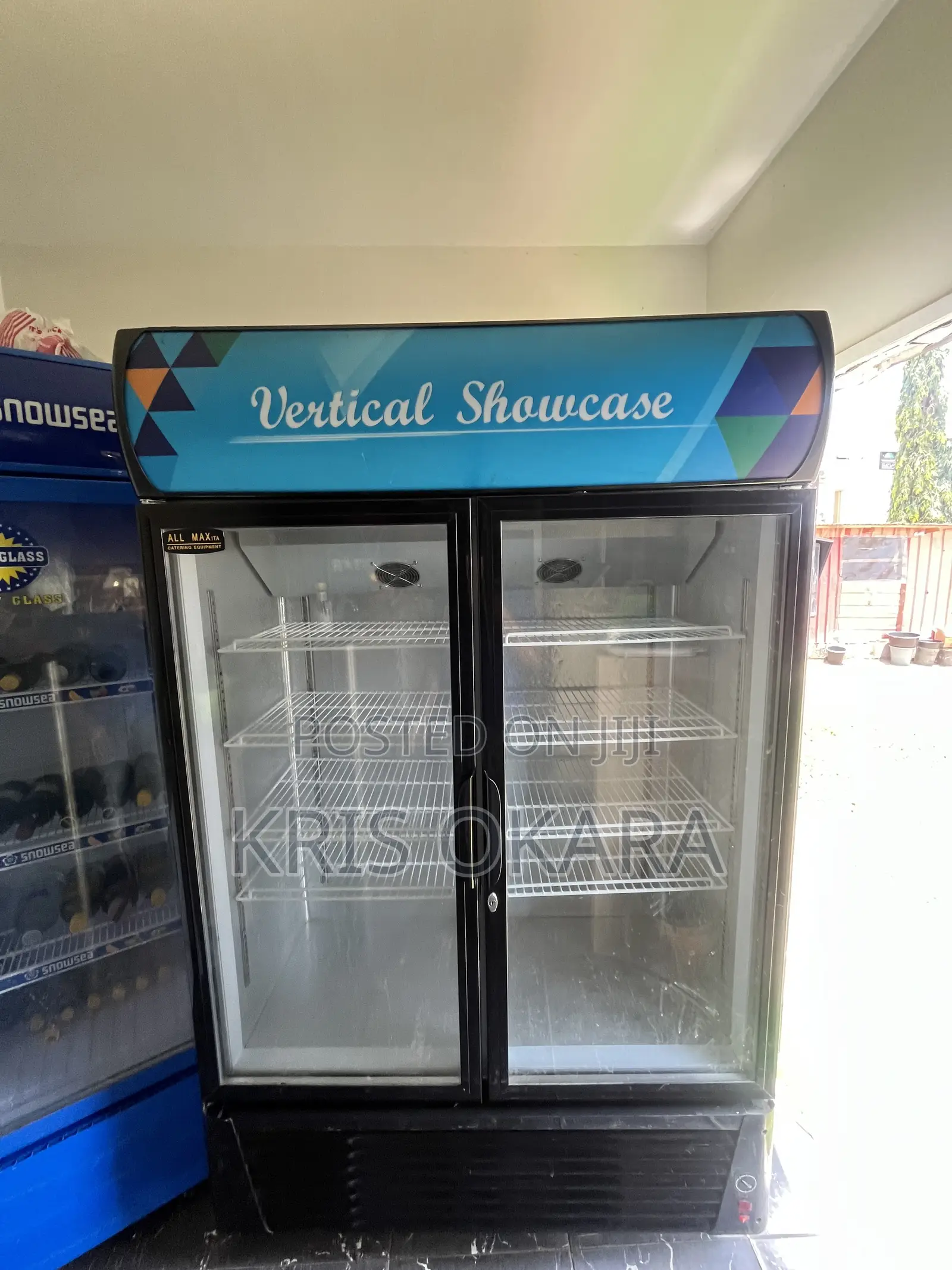 Double Door Vertical Showcase Chiller