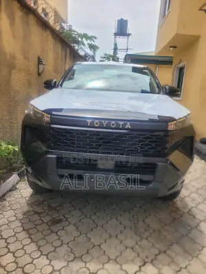 New Toyota Hilux High 2026 Black