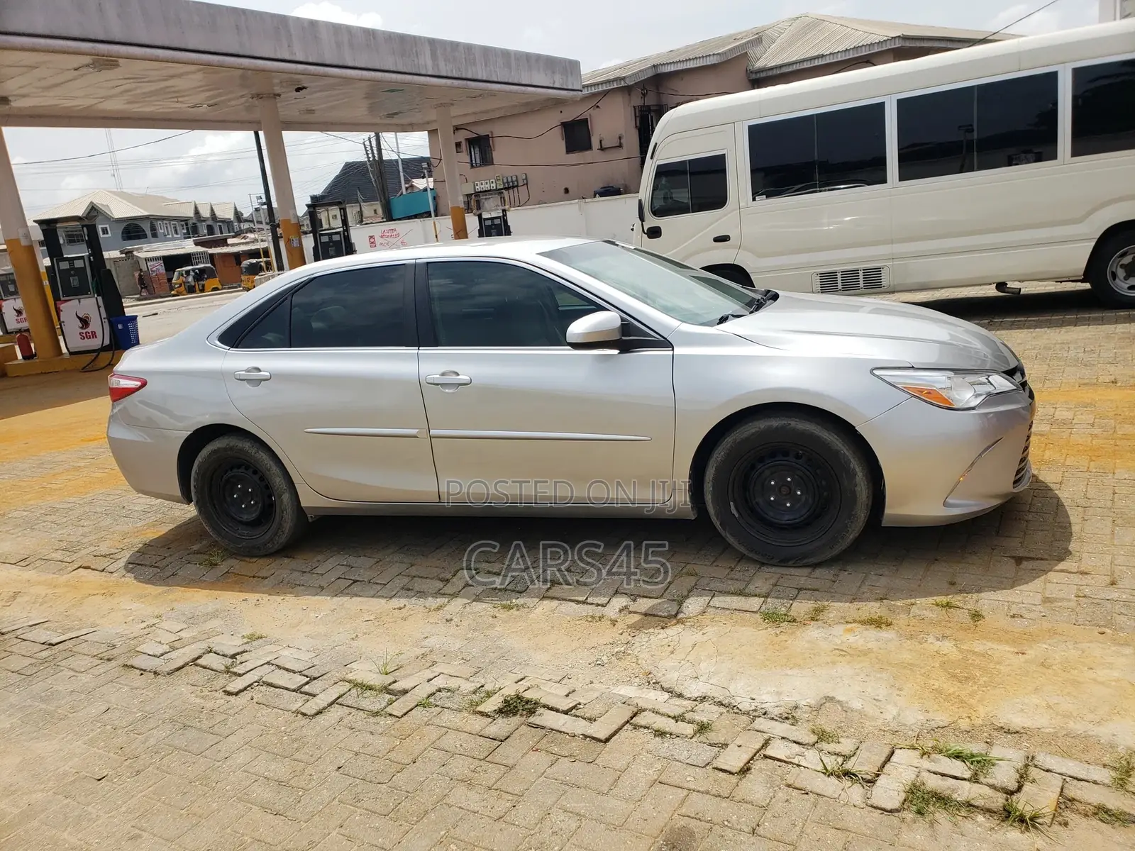 Toyota Camry 2017 Silver