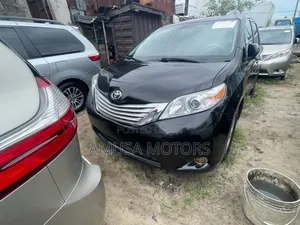 Toyota Sienna 2014 Black