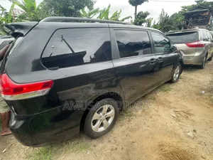 Toyota Sienna 2014 Black