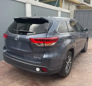 Toyota Highlander 2018 Blue