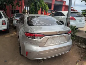 Toyota Corolla LE 2022 White