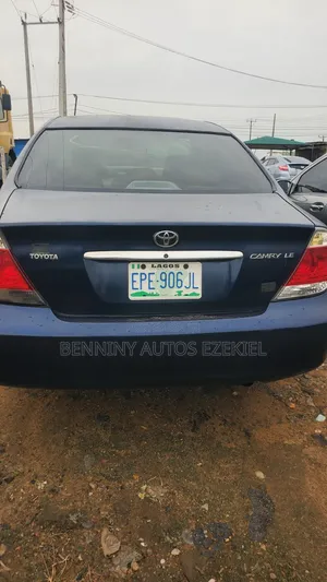 Toyota Camry LE 4dr Sedan (2.4L 4cyl 5A) 2005 Blue