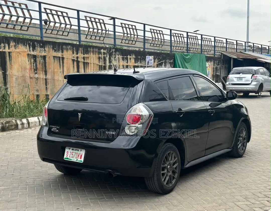 Pontiac Vibe 2010 Black