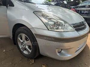 Toyota Wish 2012 Silver