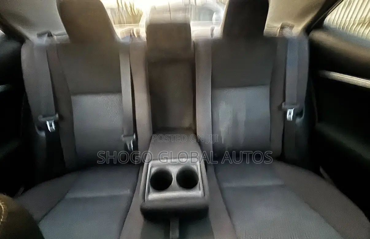 Toyota Corolla LE (1.8L 4cyl 2A) 2018 Gray
