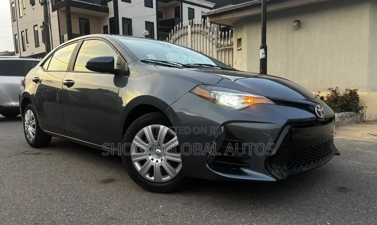 Toyota Corolla LE (1.8L 4cyl 2A) 2018 Gray