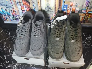 New Nike Sneakers Available 
Looking for Clean, Stylish