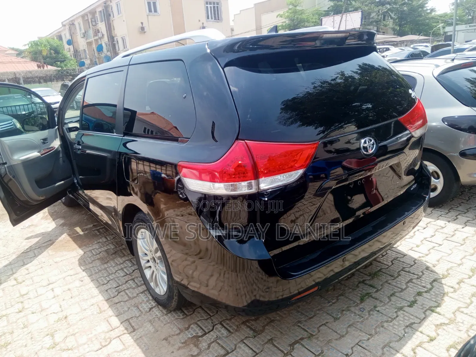 Toyota Sienna 2011 Black