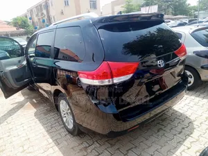 Toyota Sienna 2011 Black