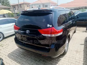Toyota Sienna 2011 Black