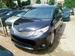 Toyota Sienna 2011 Black