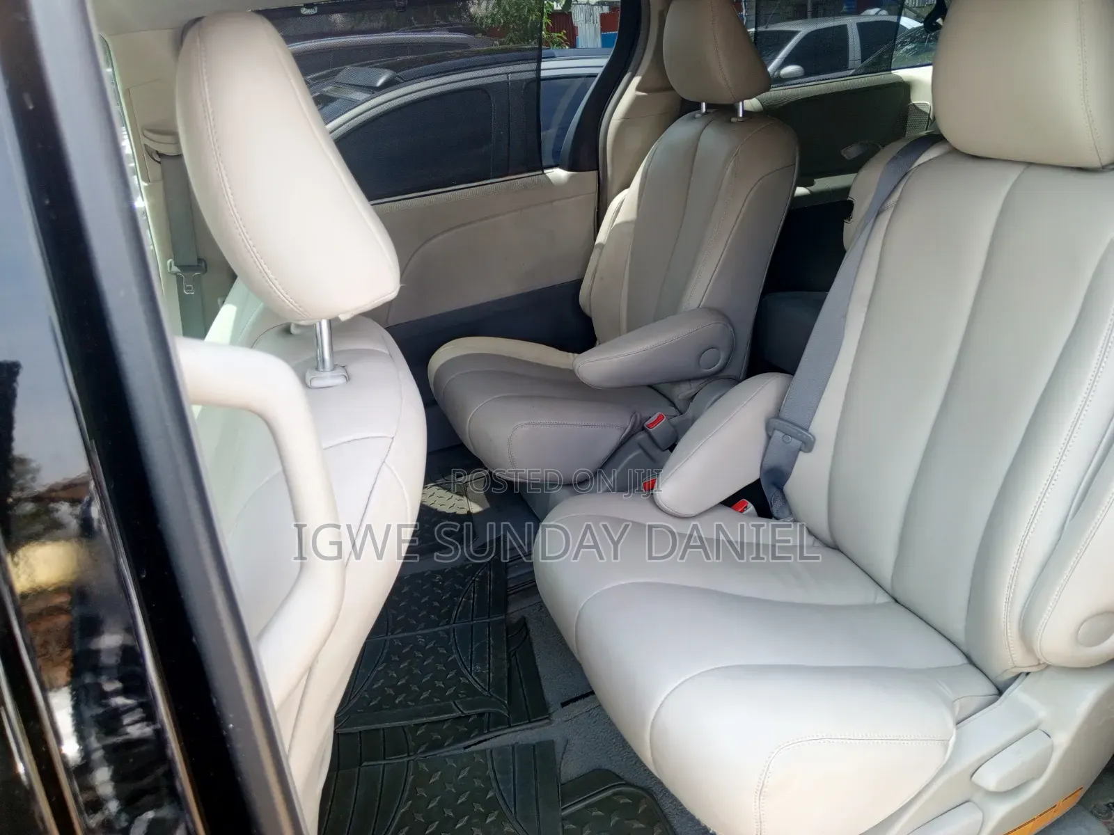 Toyota Sienna 2011 Black