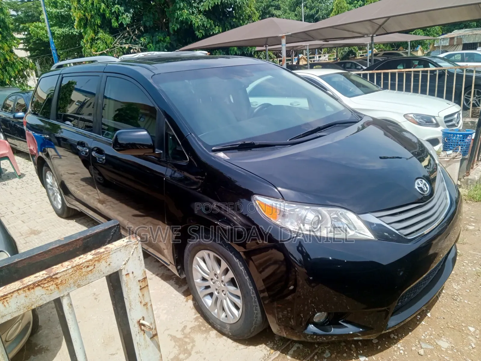 Toyota Sienna 2011 Black