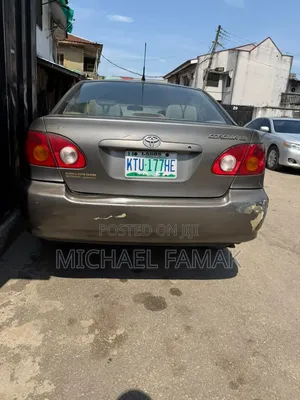 Toyota Corolla 2004 Gold