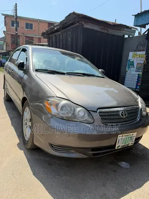 Toyota Corolla 2004 Gold