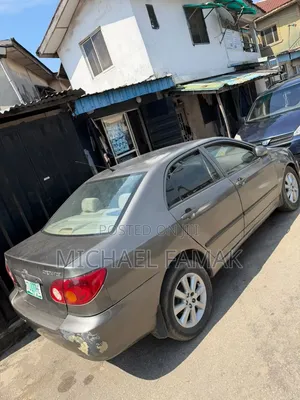Toyota Corolla 2004 Gold