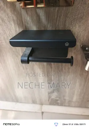Tissue Holder