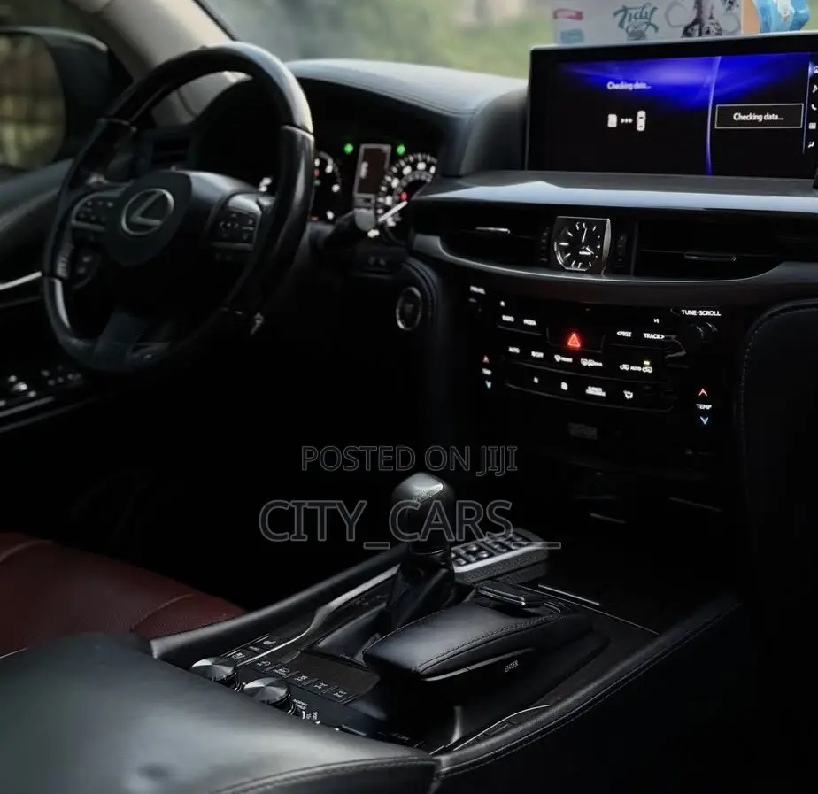 Lexus LX 2018 Gold