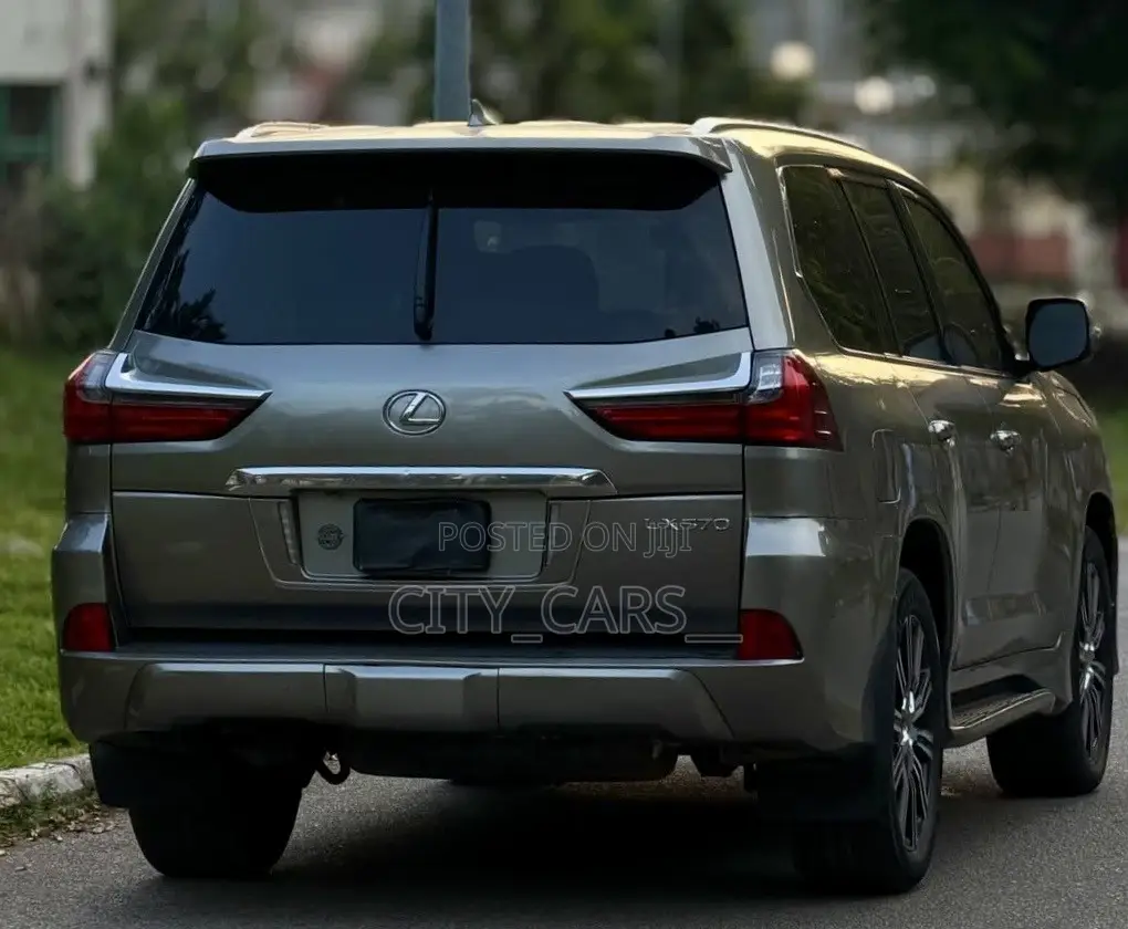Lexus LX 2018 Gold