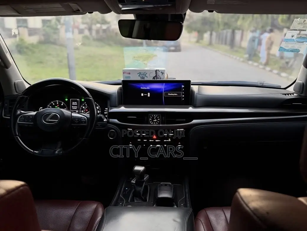 Lexus LX 2018 Gold