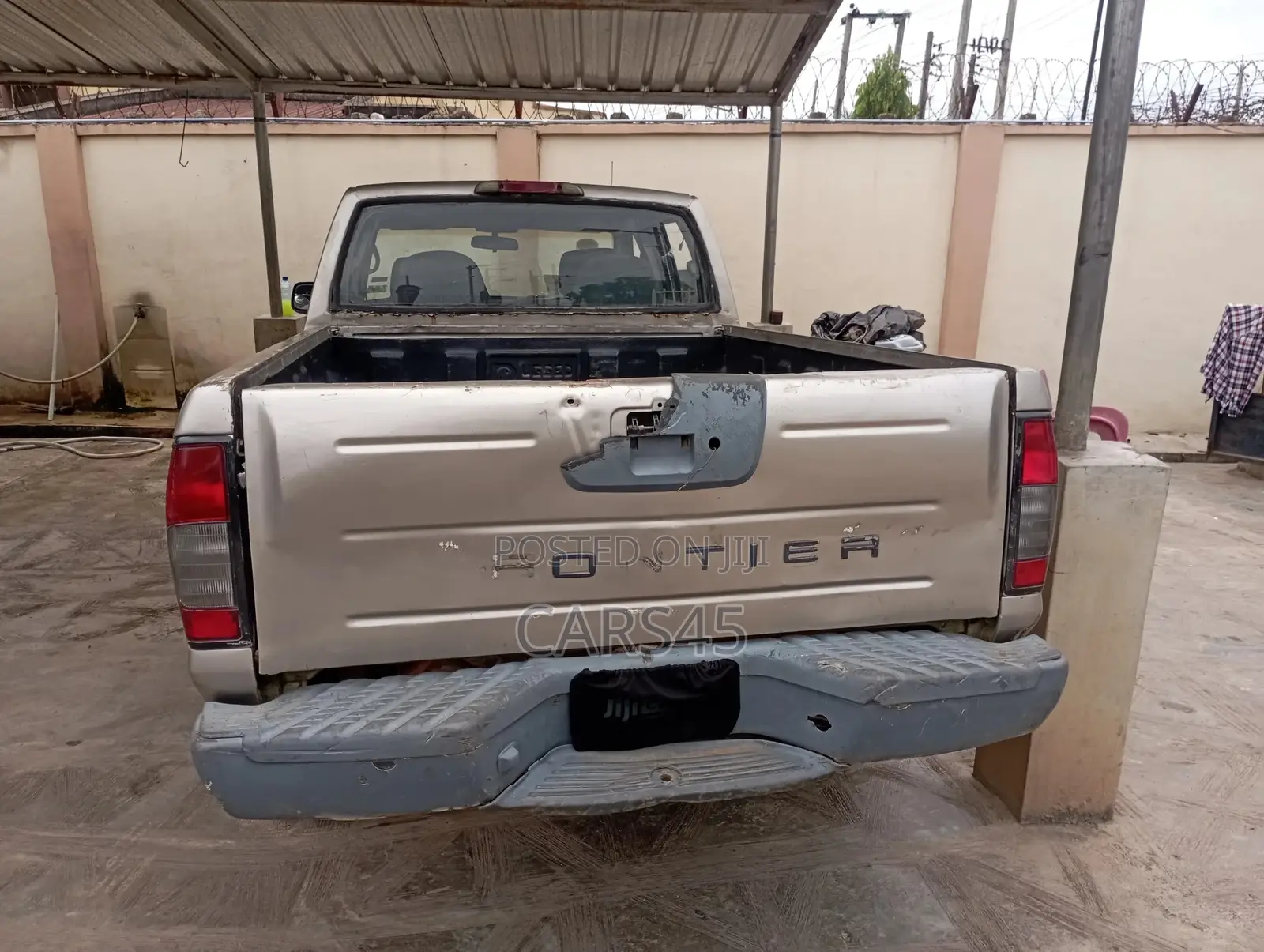 Nissan Frontier 2002 Gray