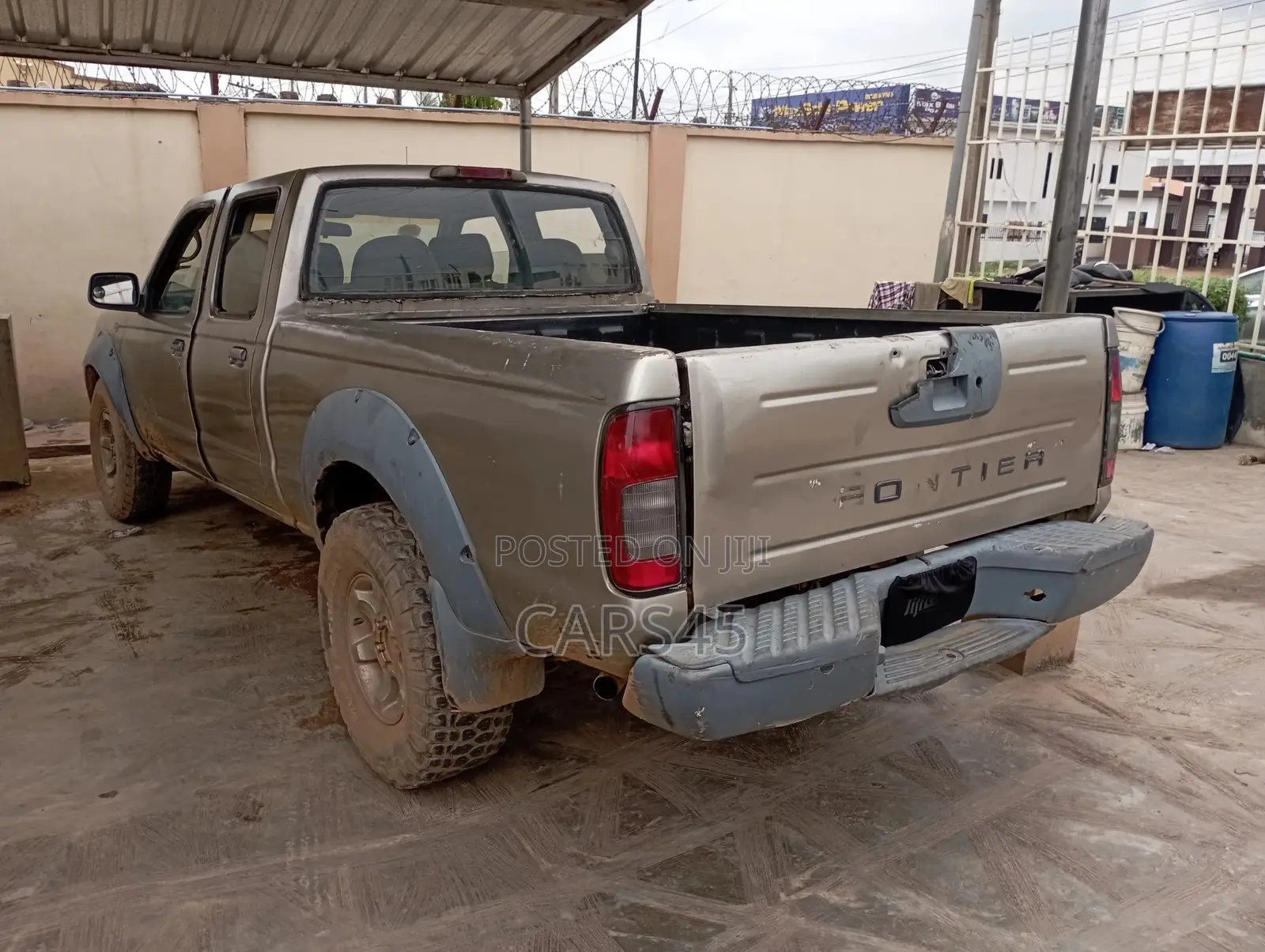 Nissan Frontier 2002 Gray