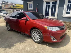 Toyota Camry XLE 4dr Sedan (2.5L 4cyl 6A) 2014 Red